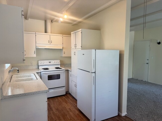 Building Photo - 4284 Third Ave