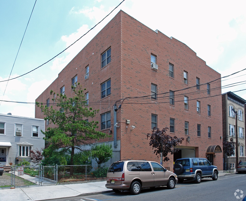 Building Photo - 514 26th St