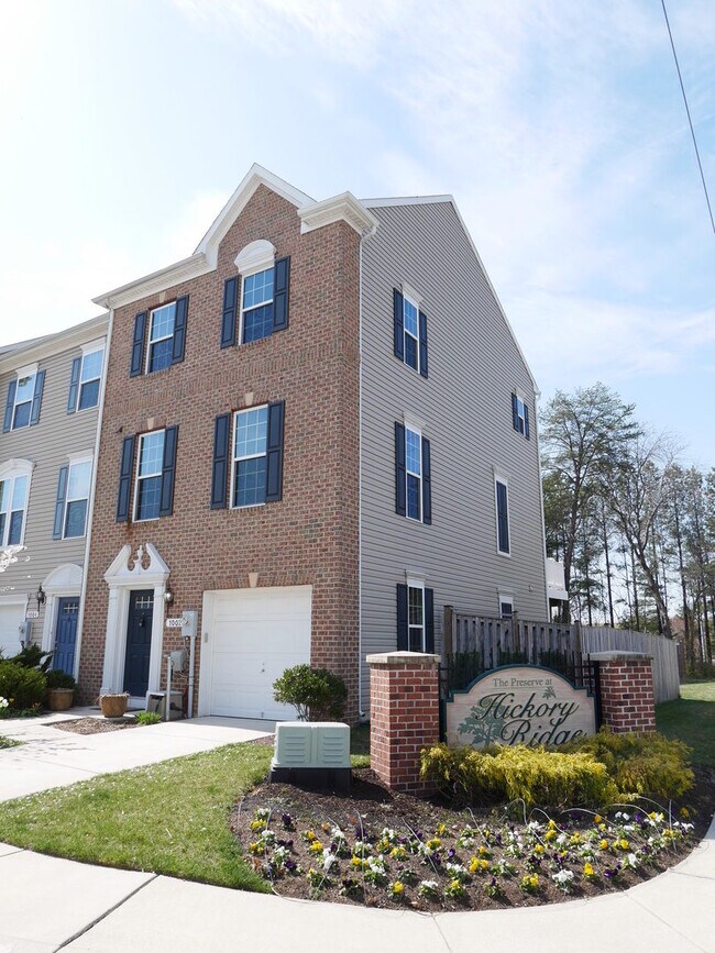 Building Photo - Gorgeous Townhome Located at Preserves at ...