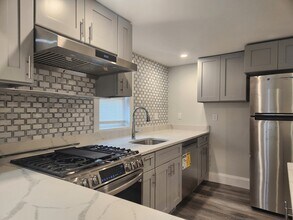 Building Photo - 150 Centre St