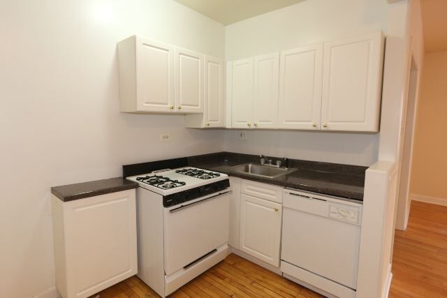 Foto del edificio - 3727 N Pine Grove Ave