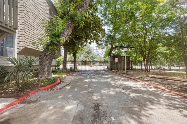 Foto del edificio - 4837 Cedar Springs Rd