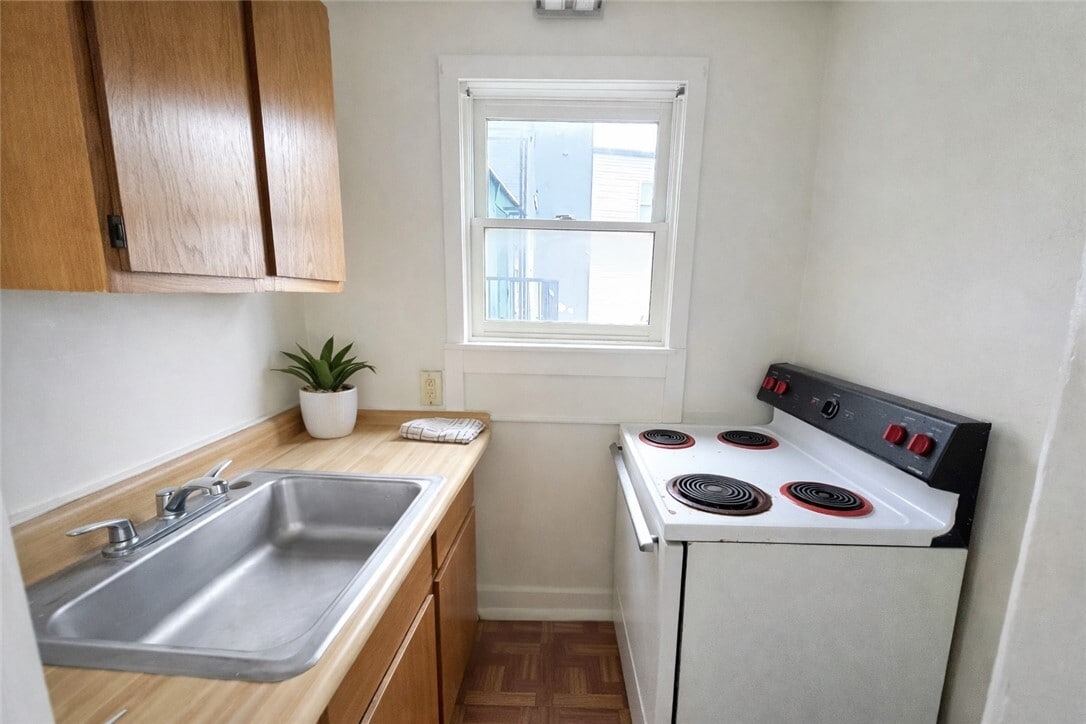 Building Photo - 110-112-112 Seneca St