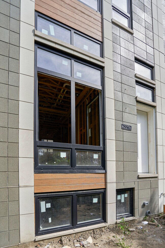 Building Photo - 6227 S Ellis Ave