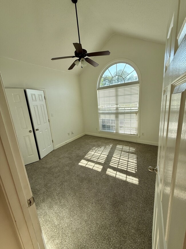 Building Photo - 132 Laurelwood Ct