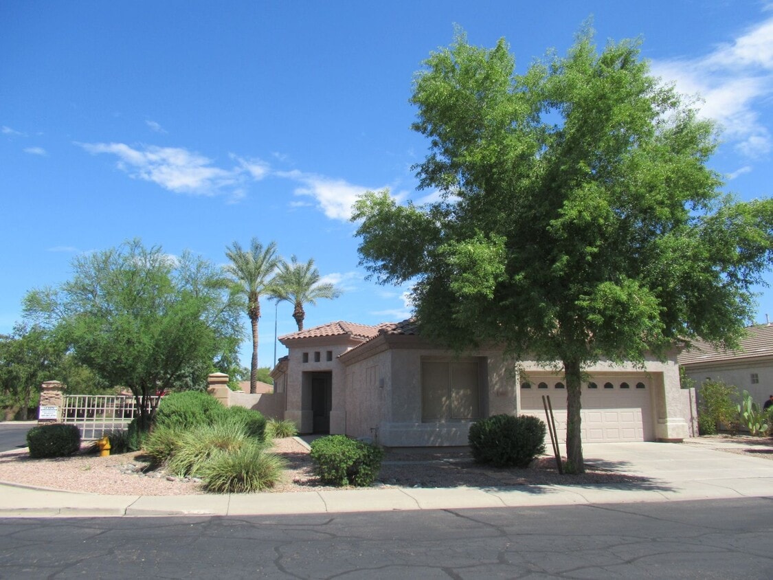 Nice 2 Bedroom Plus Bonus Room / 2 Bath Home in Chandler Gated Community! - Nice 2 Bedroom Plus Bonus Room / 2 Bath Home in Chandler Gated Community!