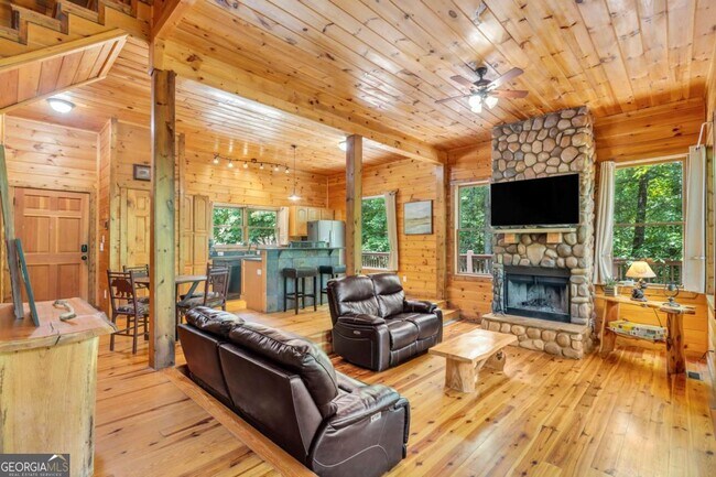 Foto del edificio - 417 Hickory Ridge Dr