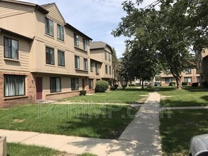 Building Photo - 1825 South Dr