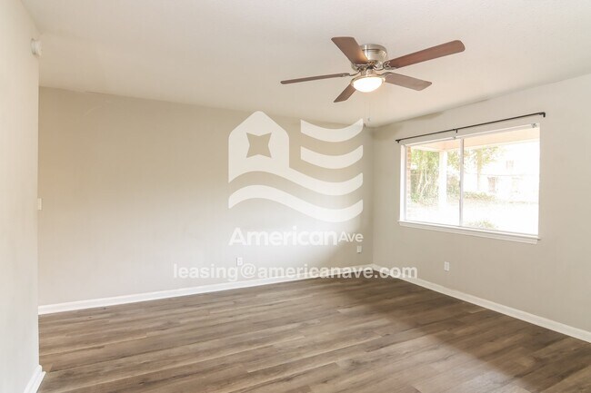 Foto del edificio - 1327 Ridgeview Rd