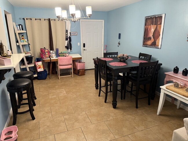 Building Photo - 216 Glenview Blvd