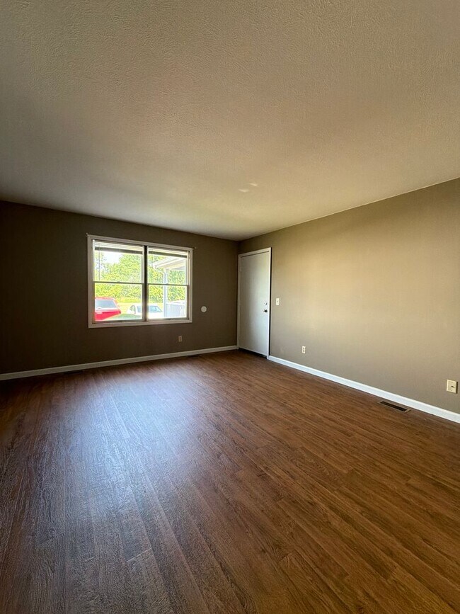 Building Photo - 218 Stonewall Ct