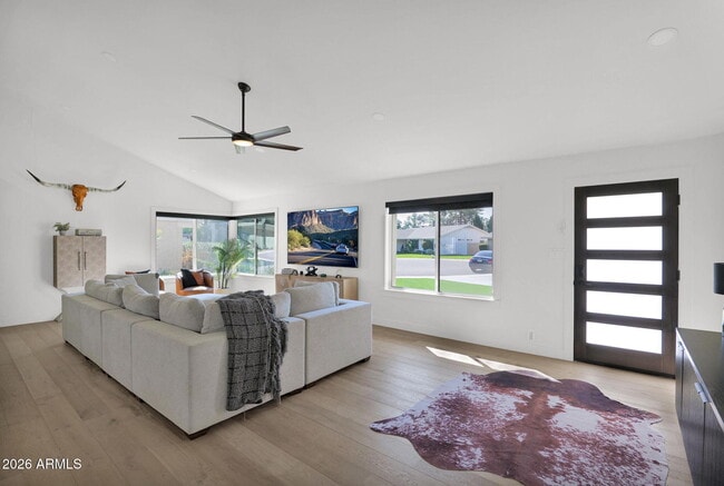 Foto del edificio - 7629 N Vía De Los Ninos