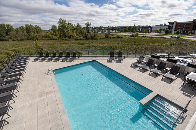 Photo du bâtiment - Le James Laval Apartments