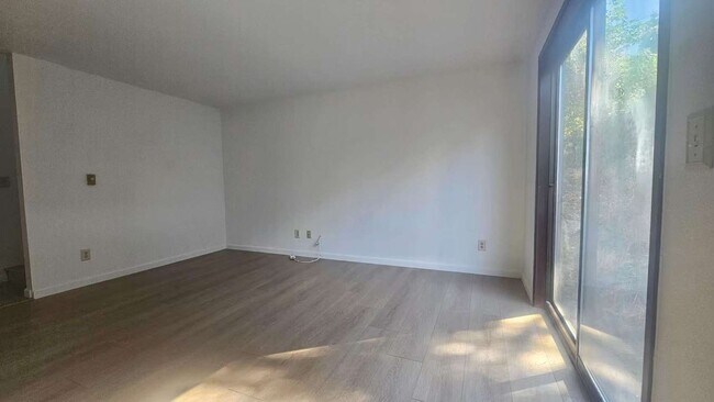 Foto del edificio - Charming 2-Bedroom Apt in Prime Central Se...