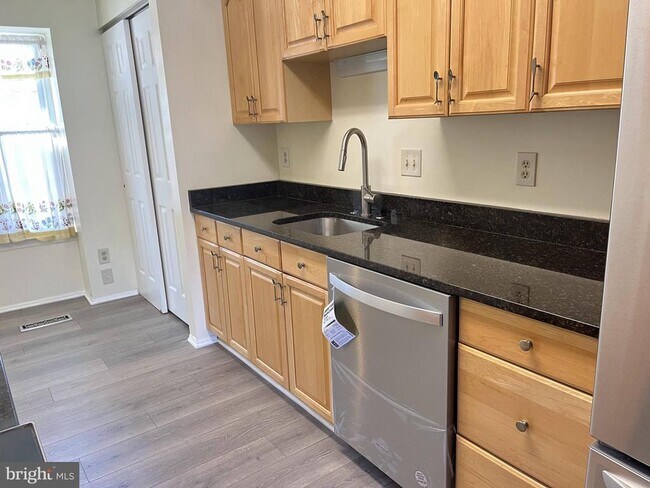 Foto del edificio - 5805 Bunker Woods Ln