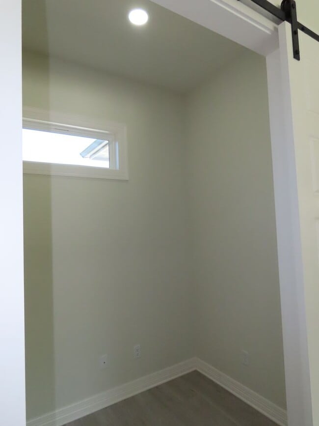 Building Photo - Luxurious, Built in 2024!  3 Bedroom, 2 Ba...