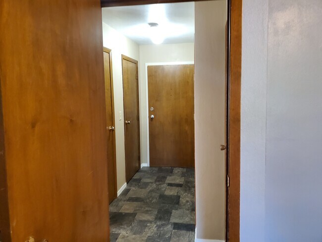 Building Photo - Brentwood II