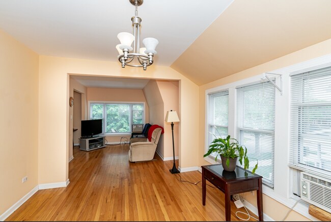 Foto del edificio - 5909 W Leland Ave