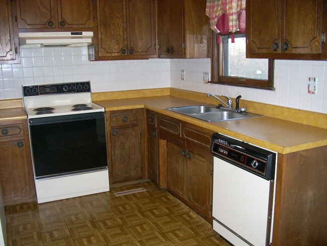 Building Photo - 203 Larkin Ave