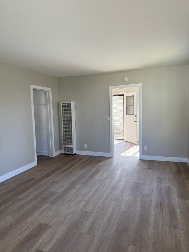 Building Photo - 15710 Halldale Ave