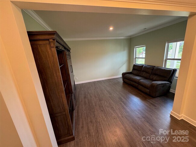 Building Photo - 4641 Collingham Dr