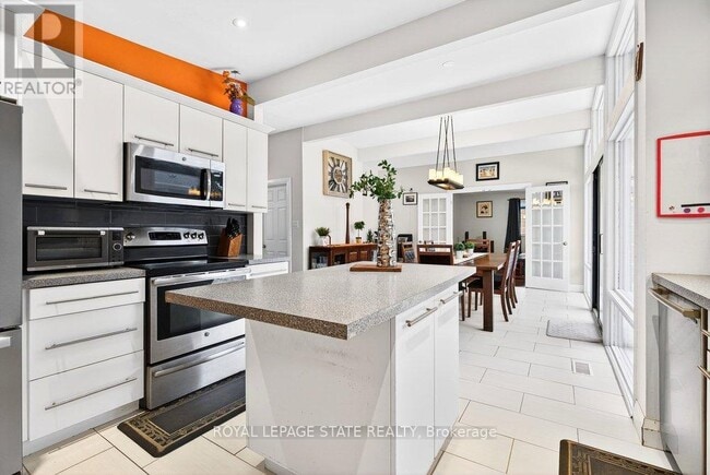 Building Photo - 746 Quaker Rd