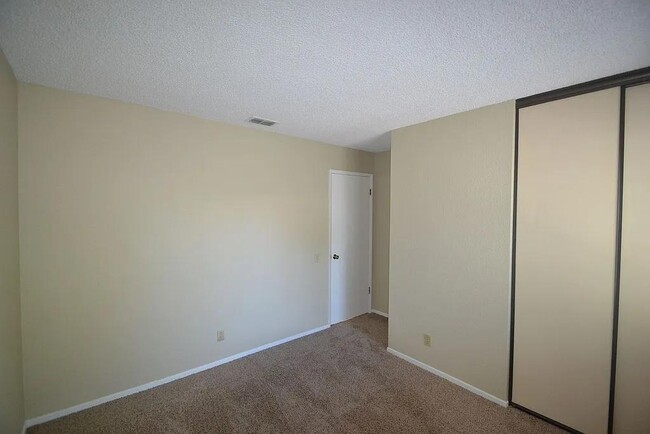 Building Photo - 292 River Run Cir