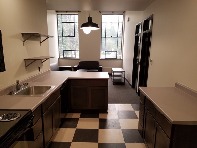 4BR, 2BA - School House Lofts