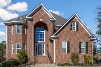 Building Photo - 120 Pinehurst Ct