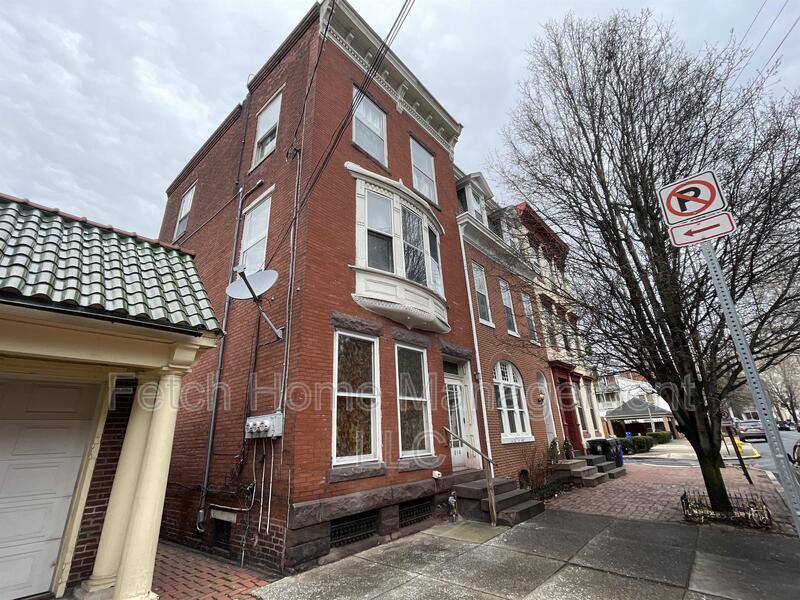 214 Briggs St, Harrisburg, PA 17102 Condo for Rent in Harrisburg, PA