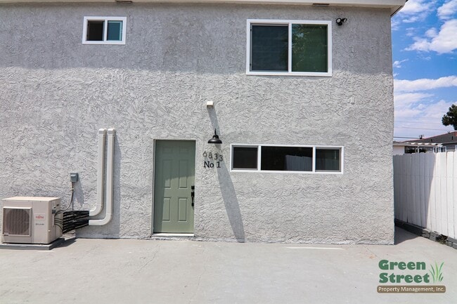 Building Photo - 6833 Amherst St