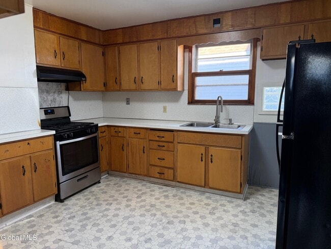 Building Photo - 830 Hampton Ave