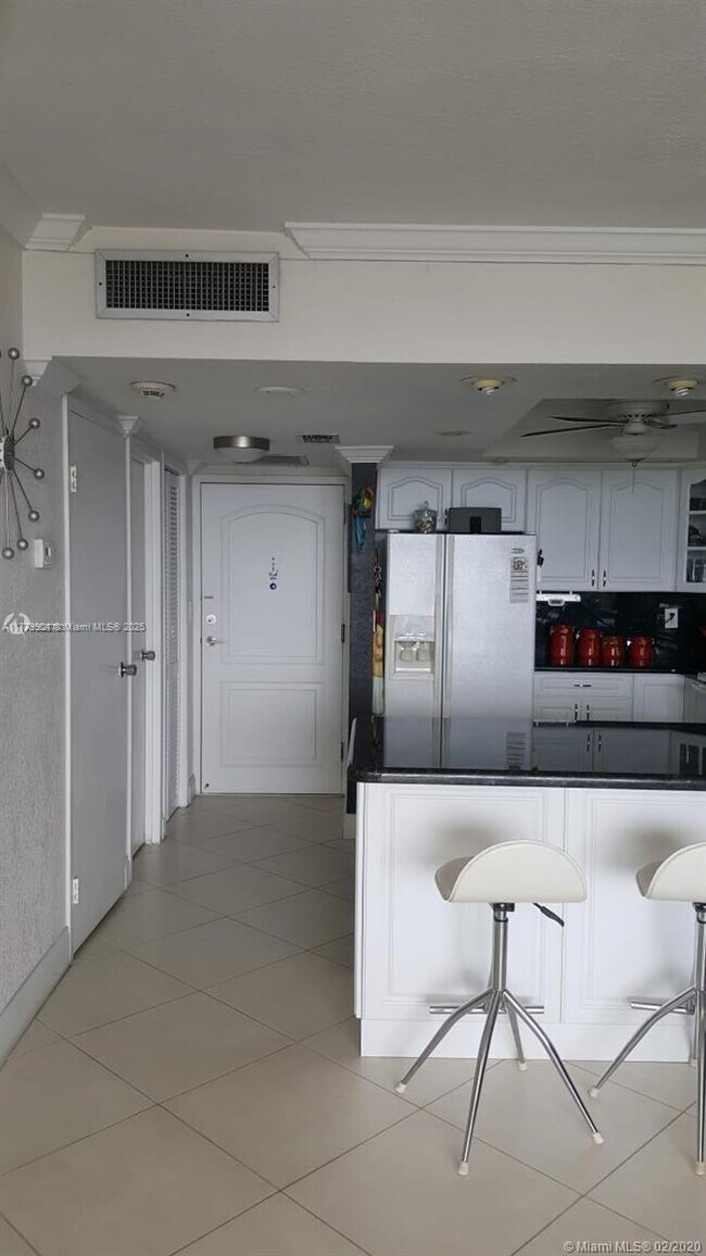Foto del edificio - 3675 N Country Club Dr