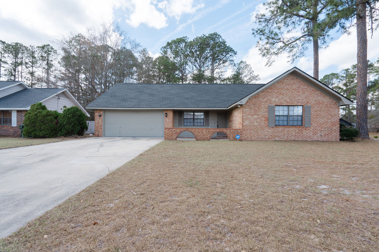 Foto principal - 701 Little John Dr