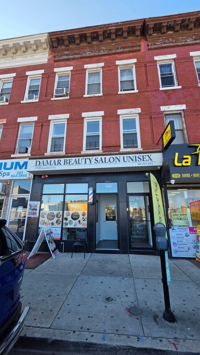 Foto del edificio - 2707 Bergenline Ave