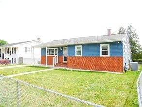 Building Photo - 897 Laurie Ln