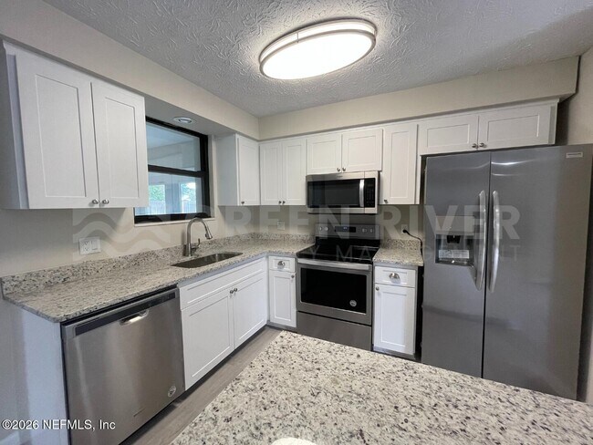 Foto del edificio - 614 Charles Carroll St