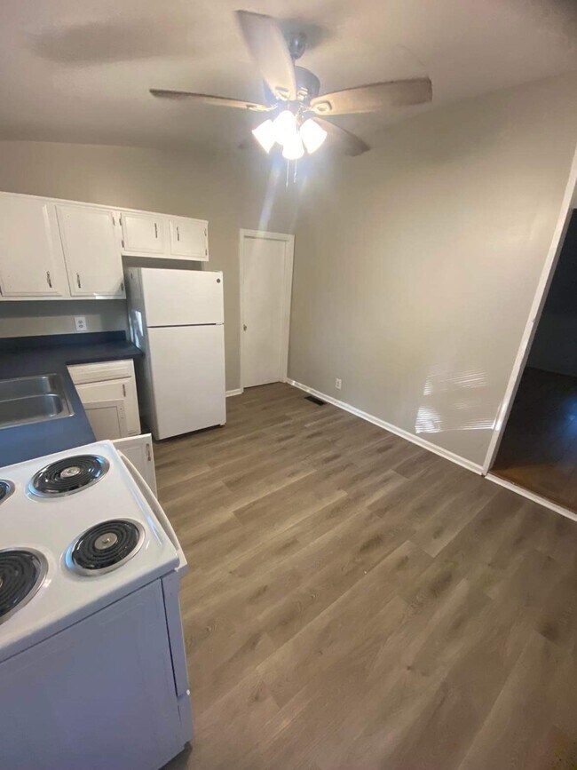 Foto del edificio - 3004 Taylor Blvd