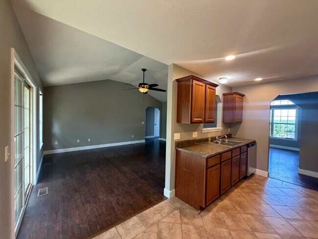 Foto del edificio - 4 Bedroom / 3 Bath - Horizon Hills / Meadow Ridge (Near Branson school district)