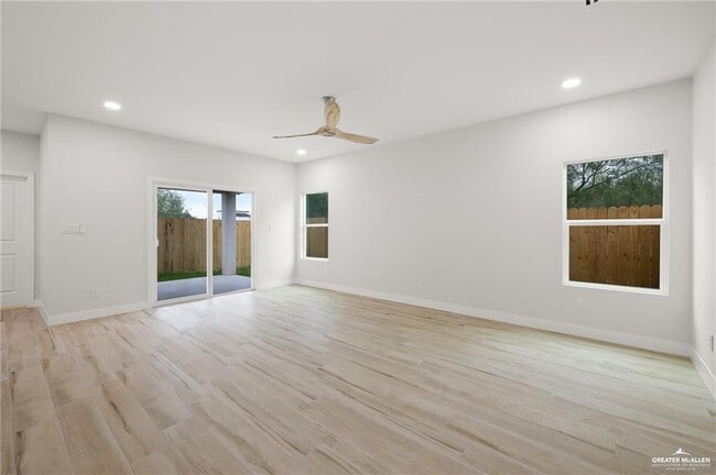 Building Photo - 17 E Solar Dr