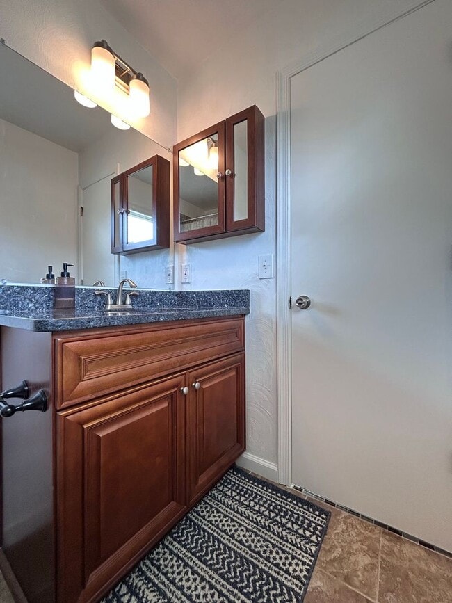 Foto del edificio - 3-bedroom Gem in the heart of Virginia Bea...