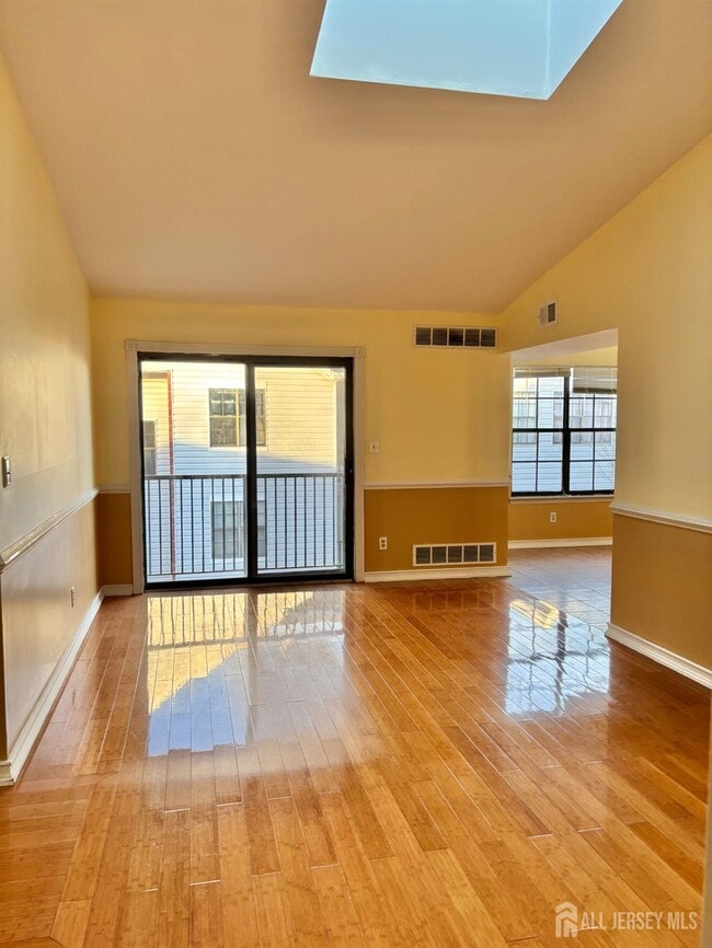 Foto del edificio - 98 Keystone Ct