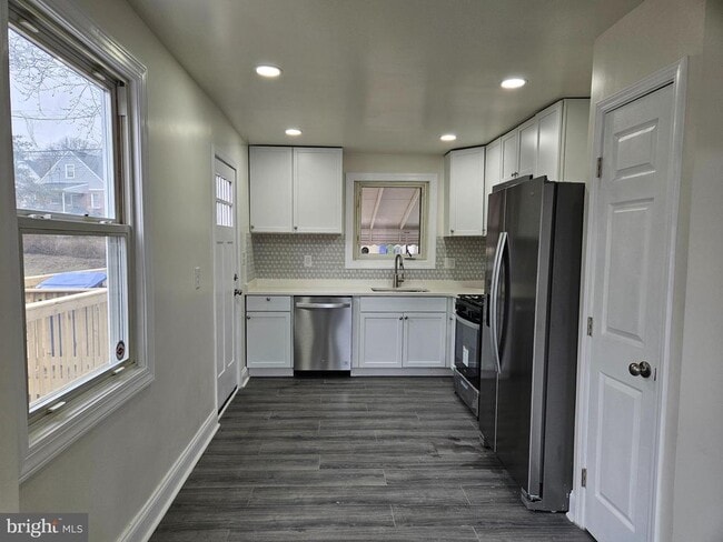 Building Photo - 5416 Radecke Ave