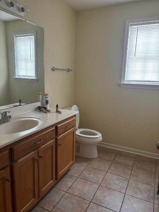 Building Photo - 202 Wellington Dr