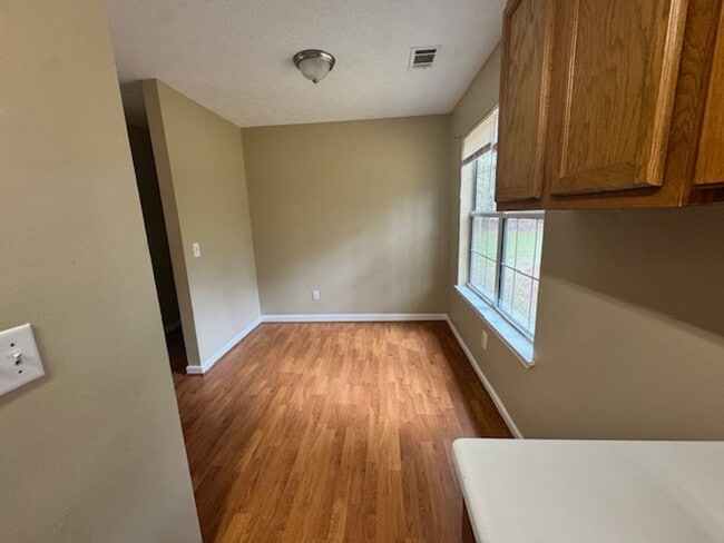 Foto del edificio - 753 Nelson Rd