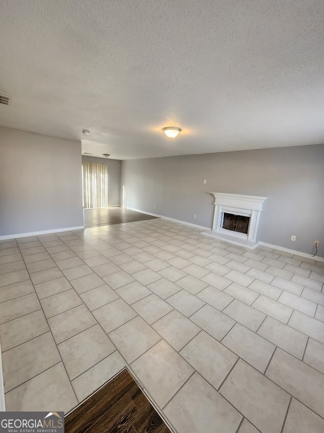 Building Photo - 6223 Klondike River Rd