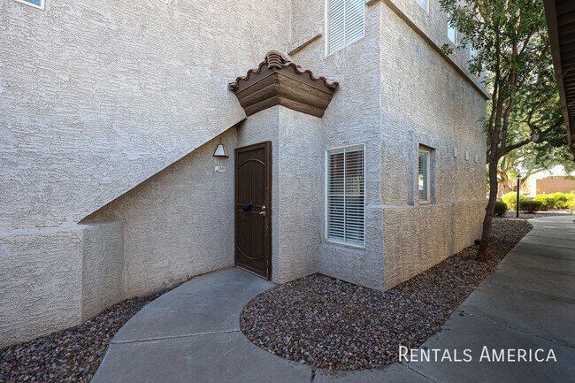 Foto del edificio - Spacious 1 Bedrm End Unit w Garage!