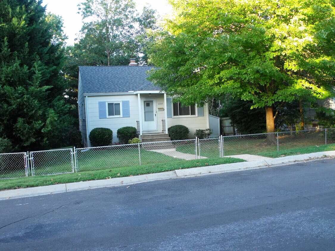 front - 12209 Middle Rd