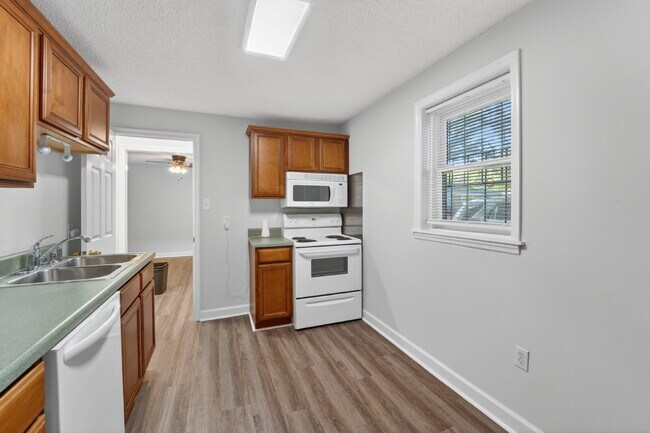 Foto del edificio - "Charming 1-Bedroom Haven in a Great Savannah Location!"