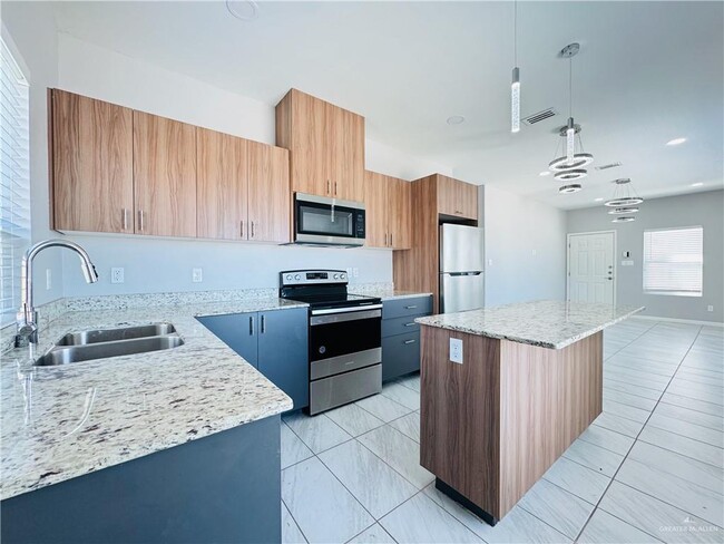 Building Photo - 17 Bella Costa Dr